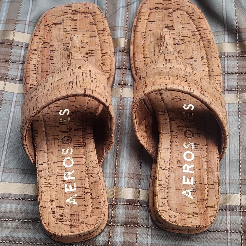 Aerosoles Barry Slides Cork Women's Thong Sandals Mini Wedge Heel. Size 8.5 Med.